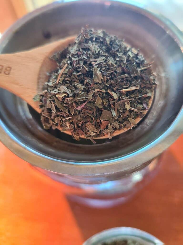 spoonful of dried peppermint leaves
